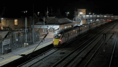 Varias personas resultaron apuñaladas en un tren de pasajeros que cubría la ruta Doncaster-London King’s Cross, obligando a una parada de emergencia en la estación de Huntingdon, Cambridgeshire.