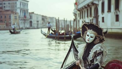 Desde la majestuosidad de la Roma Imperial y la cuna del Renacimiento hasta el encanto atemporal de la costa y los canales de Venecia, esta es la ruta esencial para el viajero que busca experimentar la historia, el arte y la gastronomía italiana.