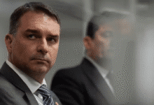 El senador confirmó que su padre, Jair Bolsonaro, lo respaldó como heredero del “proyecto nacional” y buscará competir contra el gobierno actual en octubre de 2026.