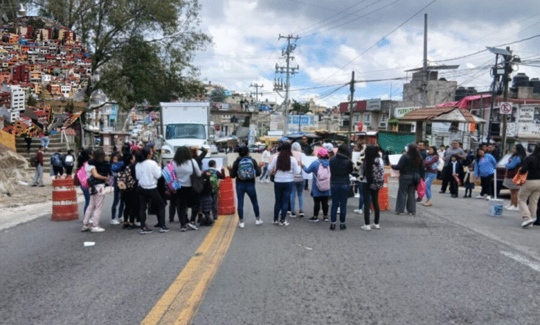 Alumnos sin clases Kinder en Naucalpan lleva un año cerrado por riesgo de colapso de una barda (Foto por Manuel Hernández)