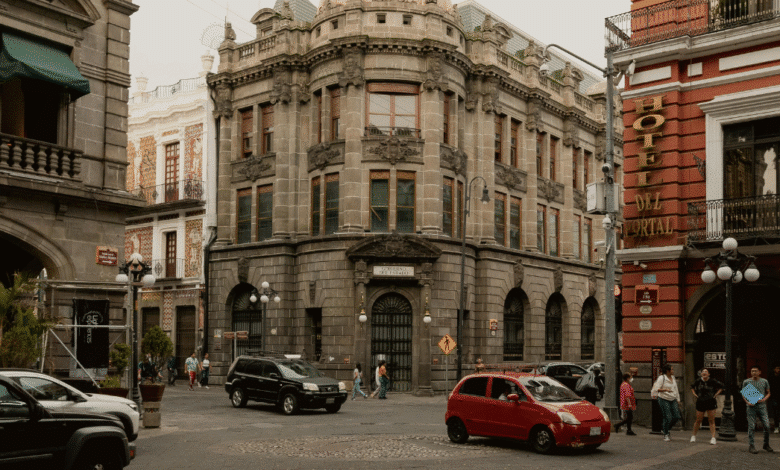 El programa Hoy No Circula se aplica de manera regular este viernes 31 de octubre de 2025, abarcando la Ciudad de México y 18 municipios conurbados del Estado de México, además de su reciente ampliación a los Valles de Toluca y Santiago Tianguistenco.