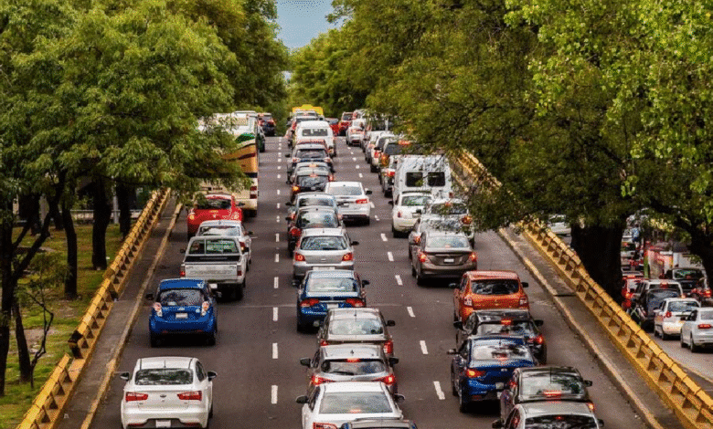 El programa Hoy No Circula opera con normalidad este lunes 27 de octubre de 2025 en la Zona Metropolitana del Valle de México (ZMVM), buscando mitigar la contaminación y el congestionamiento.