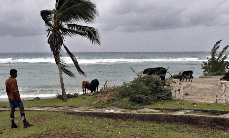 SRE activa atención consular para mexicanos ante impacto del huracán “Melissa” en el Caribe