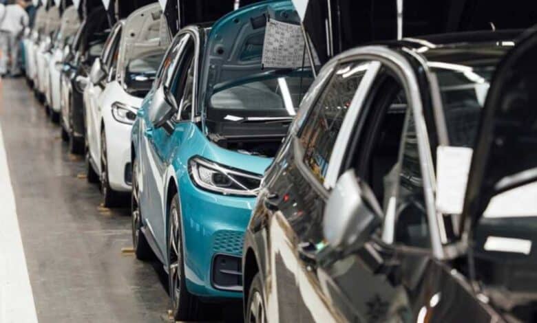 Producción de autos eléctricos e híbridos en México crece 34% en 2025