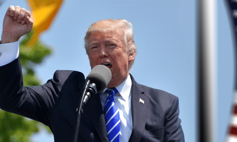 El presidente de Estados Unidos informó que las Fuerzas Armadas comenzarán muy pronto a detener a narcotraficantes venezolanos por tierra, ampliando su ofensiva contra el tráfico de drogas más allá del Caribe.
