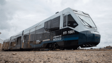El Gobierno de México, a través de la SICT, dio el banderazo de inicio de la construcción del tramo ferroviario de pasajeros Arroyo El Sauz-Nuevo Laredo, un segmento de la ruta principal Saltillo-Nuevo Laredo (396 km).