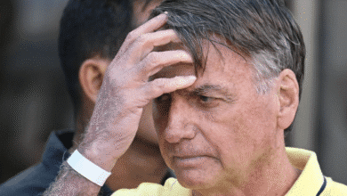 El expresidente de Brasil, Jair Bolsonaro, inició este martes su condena de 27 años tras ser hallado culpable de liderar una conspiración para anular los resultados de las elecciones de 2022 y aferrarse al poder.
