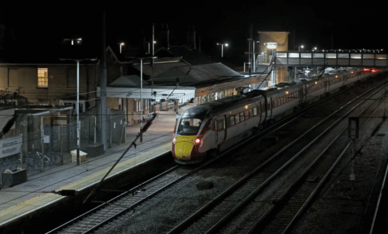 Varias personas resultaron apuñaladas en un tren de pasajeros que cubría la ruta Doncaster-London King’s Cross, obligando a una parada de emergencia en la estación de Huntingdon, Cambridgeshire.
