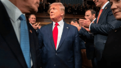 La administración de Donald J. Trump dio a conocer una nueva “Estrategia Nacional de Seguridad” en la que América Latina asume un protagonismo central. El plan incluye fortalecer la influencia estadounidense en la región, combatir migraciones masivas, narcotráfico y amenazas transfronterizas —y revive la lógica de la Doctrina Monroe con un nuevo término: “Corolario Trump”.