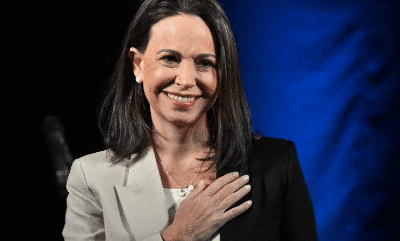 La salida de María Corina Machado de Venezuela rumbo a Oslo expuso la dimensión del cerco político que enfrenta la oposición y el nivel de riesgo que implica desafiar al poder de Nicolás Maduro.